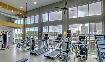 Fitnessstudio Beleuchtung auf der Trainingsfl&auml;che